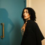 Mette Towley Instagram - PUT A BOW ON IT! Last weekend we wrapped the UK tour… I opened for @jessieware in front of 20,000 beautiful people @yourallypally. I spent the week hustling under spotlights in Manchester and Glasgow. Delivering my music & message to new audiences is my kind of ENERGY. GREATFULL TO MY INCREDIBLE BAND @daynajfisher @joyjmusique_concrete @moslicks for rocking with me. Thank you Jessie for welcoming me with open arms! A MASTERCLASS… WHAT A TIME TO BE ALIVE! 🖤 honored to be adorned by the inspiring #sarahburton @alexandermcqueen. all photography by the @zacmahrouche