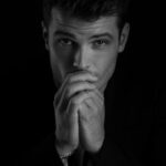 Michael Mealor Instagram - “Cold hands, warm heart.” Thank you for using your talent on me @manfredbaumann and @nellybaumann!
