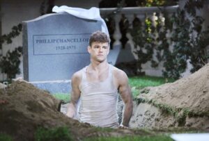 Michael Mealor Instagram - In true Chanccomm fashion, Uncle Billy broke the news first…..my time as we know it on The Young and the Restless is coming to a close. The last three and a half years has been a truly humbling and life changing experience. I wouldn’t have been here this long without the love and support y’all have shown me throughout every inch of this ride! From appearing on national TV in my “birthday suit” to digging up graves for DNA fragments, every engagement and every heart break, whether you were #KOLA or #SKYLE, y’all were along for the rollercoaster. Thank you @youngandrestlesscbs, @cbstv and @sony for trusting me with this incredible character. Thank you for allowing me to be your Kyle Abbott. So much love to each and every one of you!