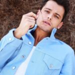 Michael Mealor Instagram - Fun sit down with @abookof! If you were a book, what kind of book would you be? Find my answer in the article. 📸: @phillldotcom 👕: @arlenjeremy 💇🏻‍♂️: @gtgervais