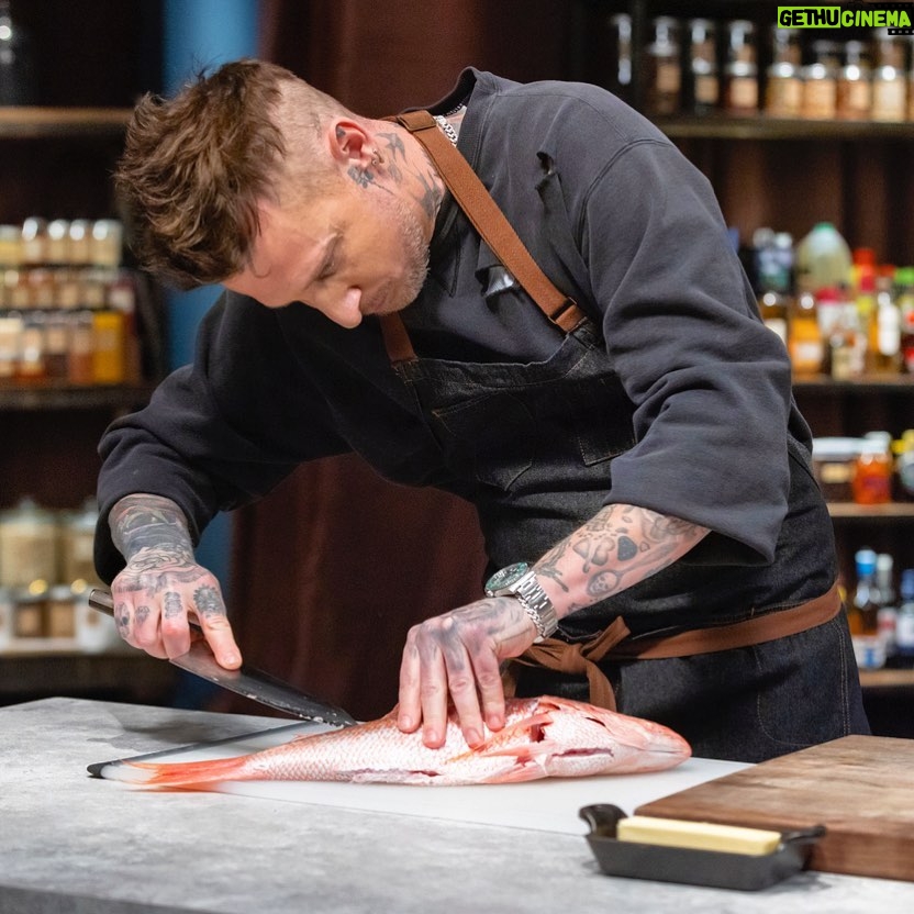 Michael Voltaggio Instagram - @bobbyflay ‘s Triple threat is back 10/2 @foodnetwork at 9pm. here’s a little hint on what I’m working with…