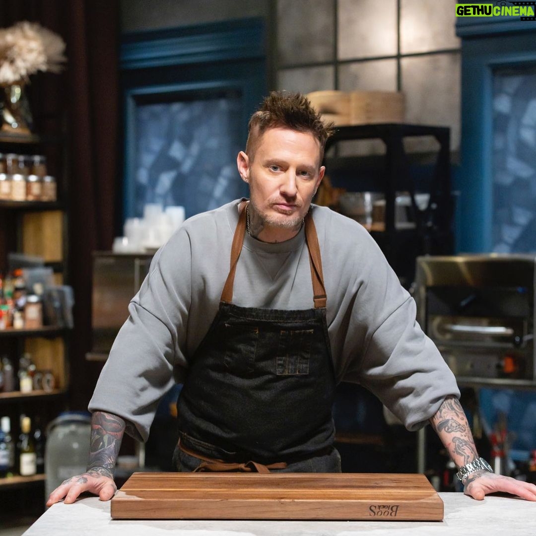 Michael Voltaggio Instagram - Premiering @foodnetwork Tuesday, September 26th at 9pm Titans vs @chefkelvin New York City Chef Kelvin Fernandez already beat Bobby Flay with his legendary signature dish. Now, @bobbyflay invited him to the Triple Threat Kitchen for a shot at the Titans, where judge @chefadriennecheatham must decide if Kelvin's strategy pays off.