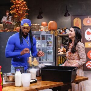 Michael Voltaggio Instagram - 🚨 Beat Bobby Flay Holiday Showdown 🦃 

Premiering @foodnetwork Tuesday, November 7th at 9pm- “Turkey Day Traditions” – THANKSGIVING EPISODE
@katieleebiegel cracks the wishbone with Turkey Day classics and makes this holiday reunion a surprise family affair. @superchef_23 , @bryanvoltaggio and Michael Voltaggio attempt to squash @bobbyflay by leveling the playing field with a new turkey tradition.