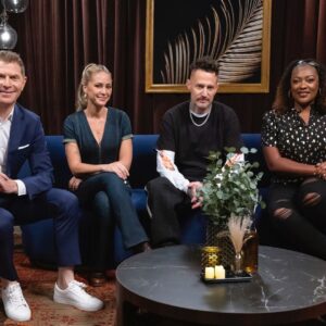 Michael Voltaggio Instagram - I was once told if you weren’t nervous on the way to work, you’re doing the wrong thing. I met @bobbyflay for the first time many years ago when we battled on iron chef. Even though I lost the battle, that moment changed my life forever. Fast forward to today, he gave me an opportunity to feel that nervous energy again on triple threat. As we approach our season 2 finale I have to say thank you to Chef Bobby Flay for being a mentor, a friend,  and for creating a competition that gives chefs an opportunity to feel what I got to feel on iron chef.  I may not be an iron chef, or beaten the OG iron chef, but he chose me to be one of his titans and I’m so grateful for this opportunity. Thank you chef and thank you all for watching…. 

Premiering Tuesday, October 24th @foodnetwork at 9pm- “Titans vs @honeycuttholmes ”-

Chef Rashida Holmes shows Bobby Flay's Titans what hustle looks like as she brings her Caribbean flavors to the Triple Threat kitchen. Michael Voltaggio meets an ingredient he's never seen before, and judge @cliff_crooks breaks records with a surprising score.