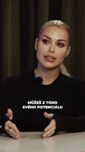 Michaela Marková Instagram - Tělo by nemělo být otázkou trendu. Každý jsme jiný a máme jiné predispozice, talent a možnosti. Je důležité si to uvědomit a nedělat si kvůli tomu komplexy. Protože to, že nejsi jako někdo další, ale jsi “sám sebou” je tvoje superschopnost! 💪🏼 Takže jaká je právě tvoje superschopnost? Čemu se věnuješ? A baví tě to? ❤️🔥 _____________________________________________ #body#gym#training#bodypositive#bodypositivity#talent#hiddentalent#bodytrend#dnesnosim#dnescvicim#cvicimczsk#posilovna#praguegirl#czechgirl#motivace#fitnessczech#czechfitness#motivacejinak#motivacejezaklad#inspirace#cvicenidoma#cvicenie
