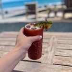 Michaela Marková Instagram - Santorini mě nepřestává překvapovat 🙏🏻🇬🇷 Napadlo mě, že byste ocenili vy nebo někdo kdo se sem třeba chystá pár tipů na místa, krásné vyhlídky nebo restaurace 🧡⛵️🍹🍴 Tak si post kdyžtak můžete uložit. Třeba se ti to bude hodit a já budu moc ráda, že jsem ti mohla třeba “poradit”… Ps. Pokud jste tu někdo z vás už třeba byl a máte své vlastní tipy nebo favority, tak prosím klidně napište do komentu a podělte se s námi. Já i sledující to určitě moc oceníme. Děkujeme moc 💙🇬🇷🌊 tady jsou některé naše topky: Místa na skvělý Brunch Fira: * ☕️🍳🥐Nektar Lounge * ☕️🍳🥐V Lounge Cafe & coctail Bar Místo pro romantickou večeři při západu slunce Fira: * 🍴⛵️Rastoni (nádherný výhled) * 🍴🪴💐Pelican kipos (Zahradní restaurace) * 🍴🇬🇷 Panigyri- (Řecká kuchyně) Ammoundi: * 🌅🦀Sunset Paraskevas - pro milovníky mořských plodů Oia (tam se chystáme zitra- a máme tyhle doporučení) * 🌋🌅🇬🇷🍴Thalami (Greek & Mediterranean food| overlooking the volcano) * 🌅 🇬🇷🍴Petrosia Dnes jsme byli a dnešní post je vlastně z -> Exo Gialos Karteradou: * 🏝️🍹Yalos (beach bar & restaurant) taky se chystáme i na Pyrgos (nejvyšší bod Sanorini) * 🌅🇬🇷🍴Metaxi Mas (prý je odtud krásný výhled a skvělá tradiční kuchyně) Romantická procházka na pláži * 👙🌊🌇 Perissa (black sand beach + i město vypadají moc hezky) - black Sandy beach - Amantes beach #greekislands#greekfood#řecko#recko#santorini#santorinigreece#dovolená#dovolena#dnesnosim#dnesoblekam#dnesnosim#czechgirl#czechfitnessgirl#fitnessczech#cvicimczsk#posilovna#praguegirl#slovakgirl#ceskaholka Yalos Beach Bar
