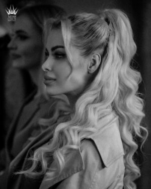 Michaela Marková Instagram - Bts captures 📸

_______________________________________________
#hairstyle#haircare#dnes#dnesnosim#fotnessgirl#fitgirl#fitchick#blondhair#blondhairs#dnesnosim#dnesobliekam#czechfitness#cvicimczsk#posilovna#bodyimage
