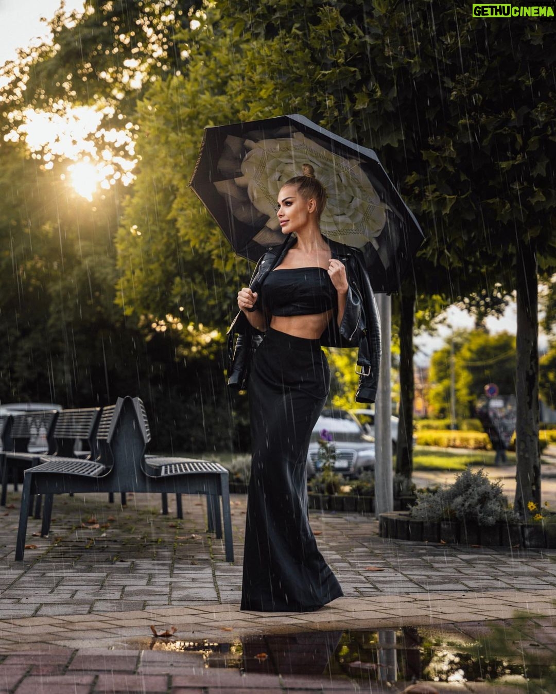 Michaela Marková Instagram - Saténová sukně, hit tohoto roku a #musthave z české dílny @lasatinofficial Co na takovýhle #ootd říkáš ty? Líbí se ti? :) _______________________________________________ #dnesnosim #dnesobliekam #dnesobuvam #dnesfotim #czechgirls #czechwoman #satén #posilovna #fitnessczsk #czechfitnessgirl #posilka #modniinspirace #modnitrendy
