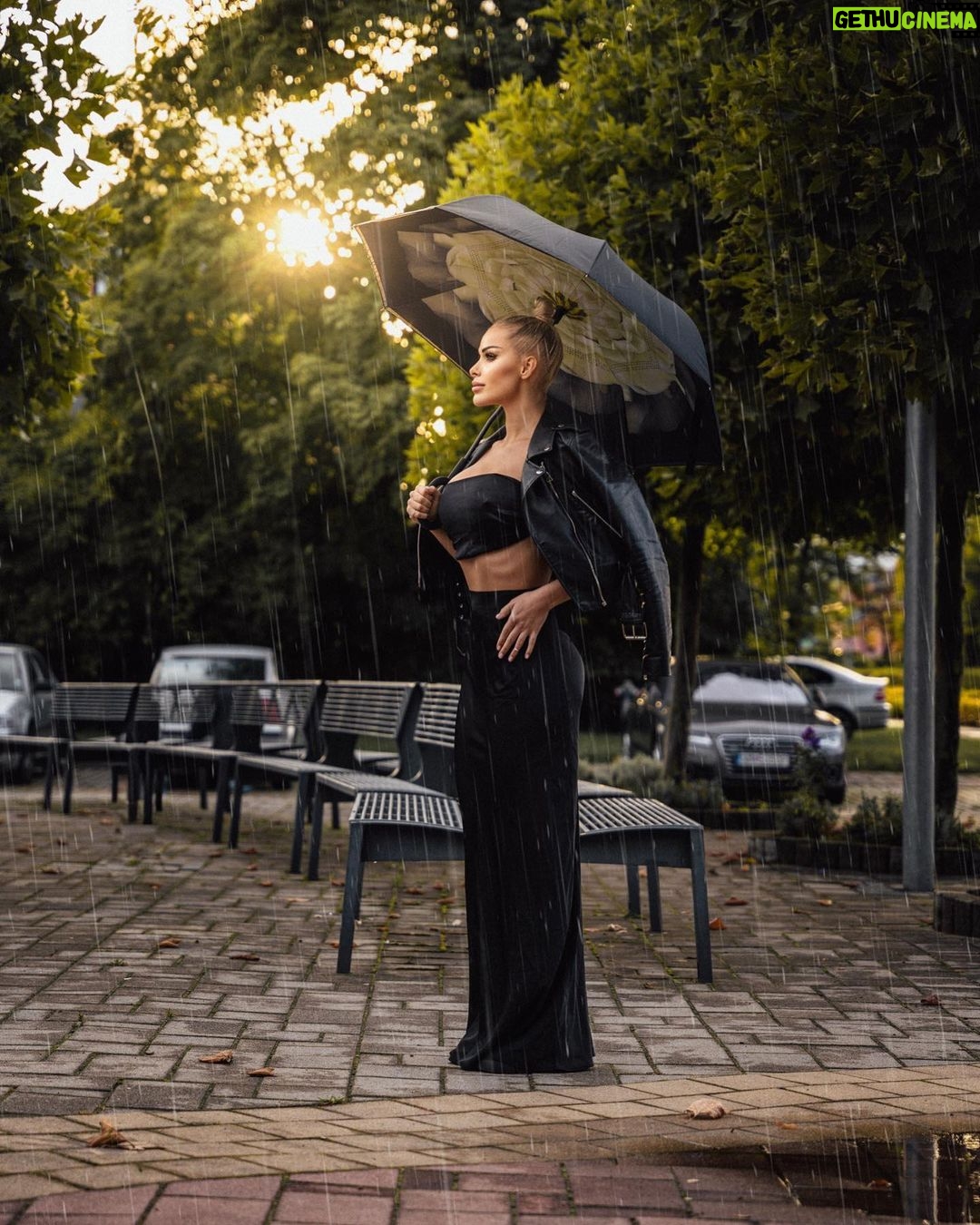 Michaela Marková Instagram - Saténová sukně, hit tohoto roku a #musthave z české dílny @lasatinofficial Co na takovýhle #ootd říkáš ty? Líbí se ti? :) _______________________________________________ #dnesnosim #dnesobliekam #dnesobuvam #dnesfotim #czechgirls #czechwoman #satén #posilovna #fitnessczsk #czechfitnessgirl #posilka #modniinspirace #modnitrendy