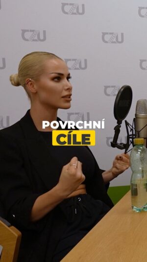 Michaela Marková Instagram - Ne vždy je nutné pro sebe začít něco dělat na základě hlubokého a vznešeného cíle. Někdy jsou to právě tyhle ‘povrchní’ cíle, které nás motivují k pravidelnému cvičení... A časem, když se dostaví první výsledky…začneme vnímat i ty hlubší benefity - lepší psychickou pohodu, větší sílu, víc energie a celkový pocit zdraví 💪❤️
Je úžasné, že často malý krok začínající na povrchu může vést k hlubší a trvalé transformaci…
Nebojte se mít na začátku cíle jakékoliv... Věřte procesu, ať vás to baví, motivuje, těšíte se z toho a cítíte se dobře -protože i to k FITNESS patří!
A uvidíte, jak daleko vás později vztah k fitness a svému tělu může zavést. 🌱 #transformacezacinauvnitr _______________________________________________

#fitnessmotivace#gymio#tasteyourenergy#zdraví#zdravi#motivace#motivacejinak#sila#posilovna#czechgitness#fitnessczech#czechinspiration#dnesnosim#dnescvicim#dnesobliekam#doplnkystravy#czechgirl#fitnessczesk#cvicimczsk