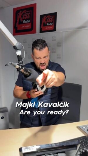 Michal Kavalčík Instagram - Od 10 do 14 vysílá Majkl! 🎧Are you ready? 🤩🤩🤩 

#kissradiokiss #behappy #michalkavalcik
