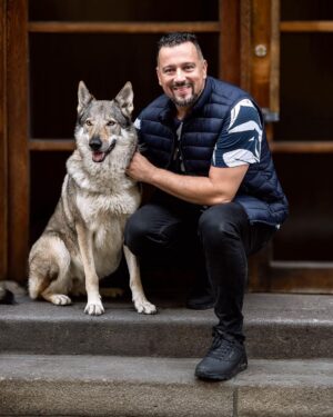 Michal Kavalčík Instagram - Máte rádi PEJSKY? ☺️
Nový kalendář je na světě a Vy můžete POMOCT♥️ @psi_sance  a Best fotky: @linda_orlik_photography2 📸
Objednáváte už dárky na Vánoce? A víte, že náš kalendář je nejen krásným dárkem, ale ještě pomůže tam, kde je to potřeba? Nakupte nějaké dárky už teď, ať ten prosinec není tak vypjatý a můžete si pak v klidu užít třeba vánoční trhy a posezení s přátelí 🙂 
🐕 https://eshop.psisance.cz/ #psisance #kalendar #pomoc #pejsci #psi #peshawar
