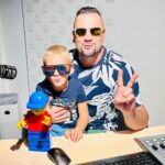 Michal Kavalčík Instagram - Dnešní KISS💋😂🎤 Tak dneska ve složení DEJVÍK - LEGO MAN & Majkl🔊🎙️😉 #dyckykiss #radiokiss #kiss #dave #onair #dopolednikiss Česká republika