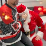 Michal Kavalčík Instagram - Zítra u nás chodí Ježíšek! 🎁🎄 Kdybychom to měli nechat na Santovi, co přišel do Kissu, tak se dárků asi nedočkáme! 🙈😂 #kissradiokiss #behappy #behappyvanoce Radio Kiss