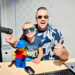 Michal Kavalčík Instagram - Dnešní KISS💋😂🎤 Tak dneska ve složení DEJVÍK - LEGO MAN & Majkl🔊🎙️😉 #dyckykiss #radiokiss #kiss #dave #onair #dopolednikiss Česká republika