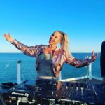 Michal Kavalčík Instagram - PÁTEK A DAČICE🔊📣🔥 Skvělá hudební párty s DJs z Rádia Kiss - Michal Kavalčík, Aleš Matoušek a Sonaa Edde🤩 Moderátoři Rádia Kiss opět v Dačicích! Ty nejlepší hudební pecky všech dob. O rozjezd a ukončení akce se postará skvělý DJ Zavik! #dacice #kdbeseda #beseda #party #musicnight #disko #budeprdel Dačice