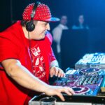 Michal Kavalčík Instagram - PÁTEK A DAČICE🔊📣🔥 Skvělá hudební párty s DJs z Rádia Kiss - Michal Kavalčík, Aleš Matoušek a Sonaa Edde🤩 Moderátoři Rádia Kiss opět v Dačicích! Ty nejlepší hudební pecky všech dob. O rozjezd a ukončení akce se postará skvělý DJ Zavik! #dacice #kdbeseda #beseda #party #musicnight #disko #budeprdel Dačice