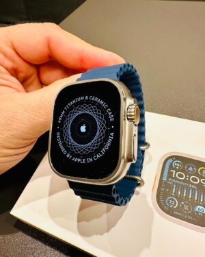Michal Kavalčík Instagram - Velké DÍKY na Mělník🍏⌚️
Je čas se pochlubit dárkem od super party z @ifruits.cz 👏🏼🎁✌🏼 Málo kdo Vás umí odměnit za super spolupráci v roce 2023 než best prodejna a servis a TEAM z Mělníku🌍 Fakt díky - tohle jsem nečekal🔥 Nové APPLE Watch ULTRA 2 ☄️ Jsou BOŽÍ💪🏽 Krásný nový rok i Vám🍾🤩 #ifruits #ifruitscz #melnik #servis #hodinky #apple #appleultra2 #applewatch #darek #diky