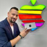 Michal Kavalčík Instagram - Velké DÍKY na Mělník🍏⌚️ Je čas se pochlubit dárkem od super party z @ifruits.cz 👏🏼🎁✌🏼 Málo kdo Vás umí odměnit za super spolupráci v roce 2023 než best prodejna a servis a TEAM z Mělníku🌍 Fakt díky - tohle jsem nečekal🔥 Nové APPLE Watch ULTRA 2 ☄️ Jsou BOŽÍ💪🏽 Krásný nový rok i Vám🍾🤩 #ifruits #ifruitscz #melnik #servis #hodinky #apple #appleultra2 #applewatch #darek #diky iFruits.cz