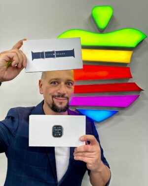 Michal Kavalčík Instagram - Velké DÍKY na Mělník🍏⌚️
Je čas se pochlubit dárkem od super party z @ifruits.cz 👏🏼🎁✌🏼 Málo kdo Vás umí odměnit za super spolupráci v roce 2023 než best prodejna a servis a TEAM z Mělníku🌍 Fakt díky - tohle jsem nečekal🔥 Nové APPLE Watch ULTRA 2 ☄️ Jsou BOŽÍ💪🏽 Krásný nový rok i Vám🍾🤩 #ifruits #ifruitscz #melnik #servis #hodinky #apple #appleultra2 #applewatch #darek #diky