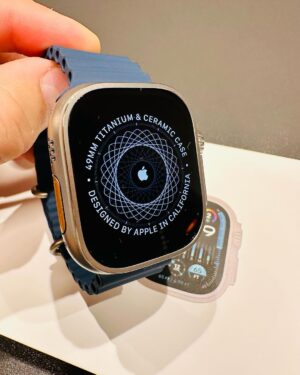 Michal Kavalčík Instagram - Velké DÍKY na Mělník🍏⌚️
Je čas se pochlubit dárkem od super party z @ifruits.cz 👏🏼🎁✌🏼 Málo kdo Vás umí odměnit za super spolupráci v roce 2023 než best prodejna a servis a TEAM z Mělníku🌍 Fakt díky - tohle jsem nečekal🔥 Nové APPLE Watch ULTRA 2 ☄️ Jsou BOŽÍ💪🏽 Krásný nový rok i Vám🍾🤩 #ifruits #ifruitscz #melnik #servis #hodinky #apple #appleultra2 #applewatch #darek #diky