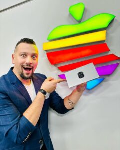 Michal Kavalčík Instagram - Velké DÍKY na Mělník🍏⌚️ Je čas se pochlubit dárkem od super party z @ifruits.cz 👏🏼🎁✌🏼 Málo kdo Vás umí odměnit za super spolupráci v roce 2023 než best prodejna a servis a TEAM z Mělníku🌍 Fakt díky - tohle jsem nečekal🔥 Nové APPLE Watch ULTRA 2 ☄️ Jsou BOŽÍ💪🏽 Krásný nový rok i Vám🍾🤩 #ifruits #ifruitscz #melnik #servis #hodinky #apple #appleultra2 #applewatch #darek #diky iFruits.cz