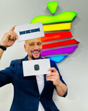 Michal Kavalčík Instagram - Velké DÍKY na Mělník🍏⌚️
Je čas se pochlubit dárkem od super party z @ifruits.cz 👏🏼🎁✌🏼 Málo kdo Vás umí odměnit za super spolupráci v roce 2023 než best prodejna a servis a TEAM z Mělníku🌍 Fakt díky - tohle jsem nečekal🔥 Nové APPLE Watch ULTRA 2 ☄️ Jsou BOŽÍ💪🏽 Krásný nový rok i Vám🍾🤩 #ifruits #ifruitscz #melnik #servis #hodinky #apple #appleultra2 #applewatch #darek #diky