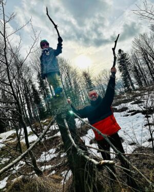 Michal Kavalčík Instagram - Vše NEJ DEJVÍKU♥️
Nejkrásnější svátek a zase byla prča😁 A dal si i Javorový - RESPEKT kámo👍🏼💪🏽🏔️🚠 Díky za vše prcku🤩 #dave #dejvik #vyslap #javorovy #hory #beskydy #lanovka #superden #oslavy #oslava #svatek #vylet