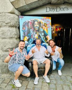 Michal Kavalčík Instagram - Vše NEJ OZZÁKU🤟🏼🤩 Nedávno @ozzakpacovsky slavil NAROZKY🎂a tak jsme společně s @hpart.cz mu věnovali něco na památku! Best obraz teď můžete vidět osobně v pivovarské restauraci @bohemiagoose 🍺 ve Vodičkovce👍🏼 OZZÁKU VŠE NEJ🍻🍻🍻 #ozzak #ozzakpacovsky #dejdar #martindejdar #petrhajek #hpart #darek #bohemiagoose Bohemia Goose