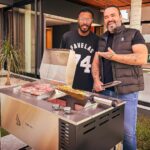 Michel Bastos Instagram - Olha só quem recebeu a poderosa Dinoxx Ultra DXX901 em sua casa... @michelbastos! 🙌😍 E para tornar a estreia dessa churrasqueira ainda mais especial, contamos com a visita do mestre do churrasco @rickbolzani, que preparou um churrasco simplesmente incrível! 🥩🔥 Não perca o vídeo que está deixando todo mundo com água na boca. Acompanhe cada momento desse churrasco sensacional. 👉 https://dinoxx.com.br ☑ Modelo utilizado: DXX901 #churrasqueiraelétrica #churrasqueiraportatil #churrascodequalidade #churrasco #churrasconoape #bbq #churrasqueirapremium #churrasqueira #churrasqueirasagas #churrasqueiras #churrasqueiraagas #dinoxx #dinoxxchurrasqueiras #varandagourmet #areagourmet