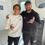 Michel Bastos Instagram - Obrigado @neymarjr pelo carinho com o meu mlk!! Que humildade meu mano, sem palavras de coração ! @lu_wbastos zerou a viagem kkk só foto com craques. @leomessi @k.mbappe @marquinhosm5 🙏🏾👏🏾