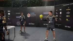 Michel Bastos Instagram - Aprendendo mais um esporte !! @foot_table que evento top!! Parabéns a todos os envolvidos 👏🏾👏🏾.