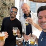 Michel Bastos Instagram – Que sábado meus amigos !! @belutti @renatogriffo @nossa.maria.alemao tmj! 🍻😜👏🏾