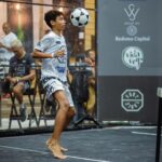 Michel Bastos Instagram - Ontem tive a oportunidade de jogar com meu filho @lu_wbastos uma nova modalidade o @foot_table !! Q alegria mlkin te ver feliz 😍. Obs: esse mlk e raiz PÉS DESCALÇO KKKKKKK