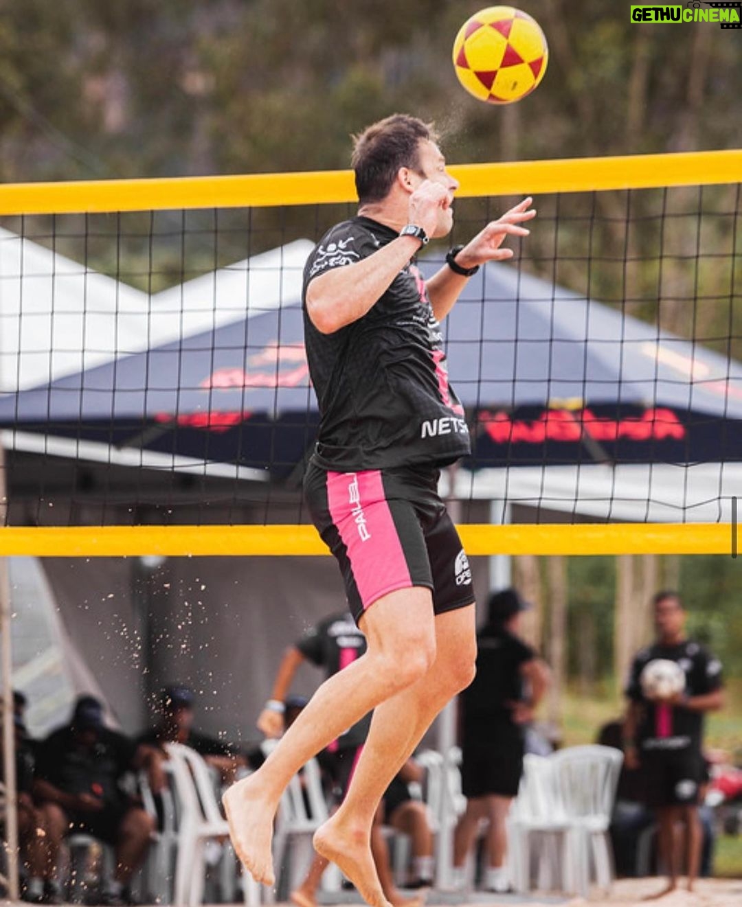 Michel Bastos Instagram - Mais um @mikasaopen fenomenal !! Parabéns pelo lindo evento👏🏾👏🏾. Agradecer ao meu parceiro @rafaelschmitz, obrigado irmão pela parceria. Essa dupla deu liga kkkkk feraaaa. #futevolei @hotpark @rioquenteresorts