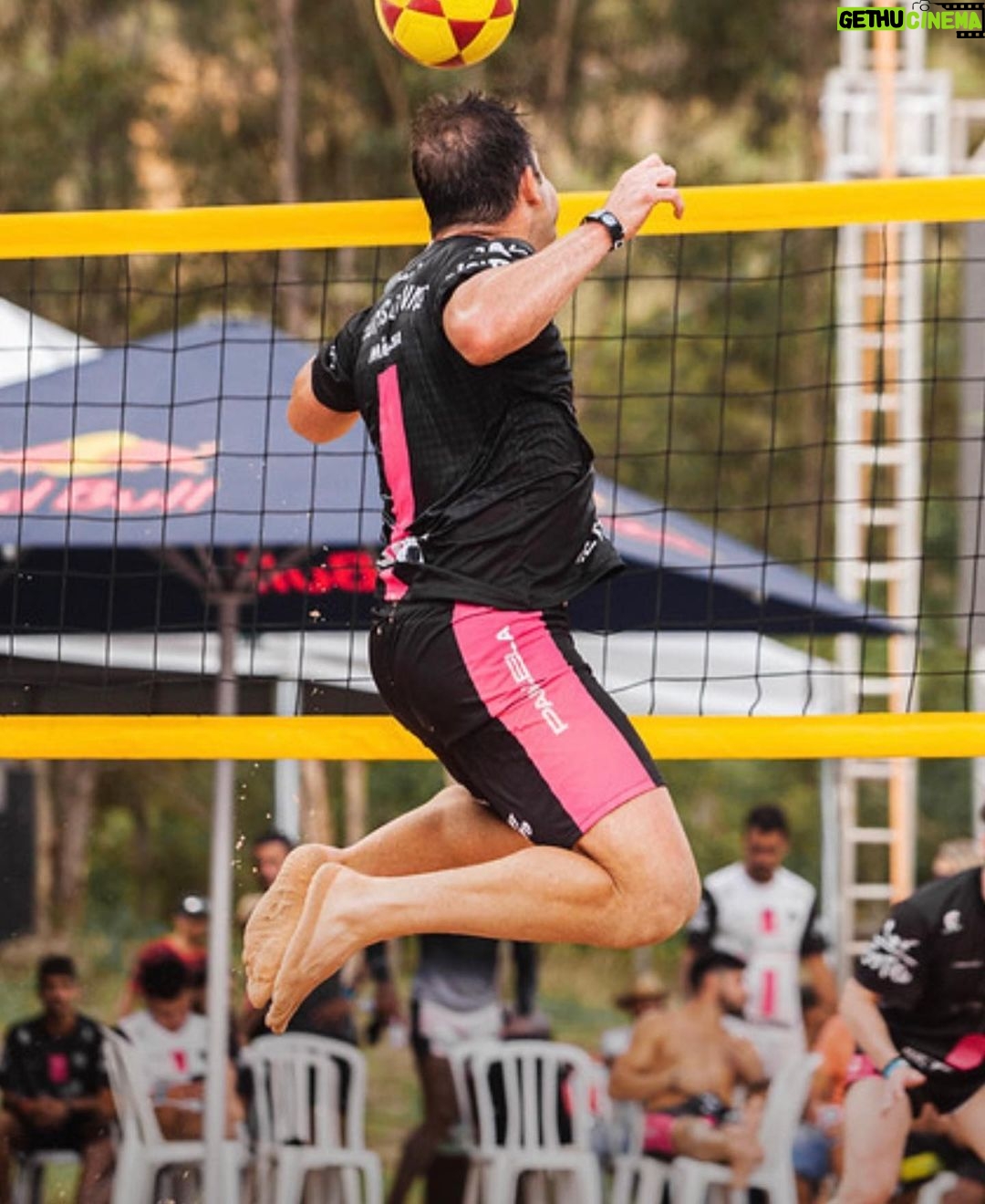 Michel Bastos Instagram - Mais um @mikasaopen fenomenal !! Parabéns pelo lindo evento👏🏾👏🏾. Agradecer ao meu parceiro @rafaelschmitz, obrigado irmão pela parceria. Essa dupla deu liga kkkkk feraaaa. #futevolei @hotpark @rioquenteresorts
