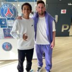 Michel Bastos Instagram - Obrigado @neymarjr pelo carinho com o meu mlk!! Que humildade meu mano, sem palavras de coração ! @lu_wbastos zerou a viagem kkk só foto com craques. @leomessi @k.mbappe @marquinhosm5 🙏🏾👏🏾