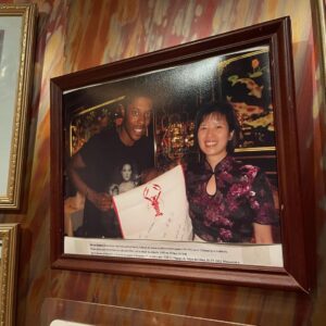Michel Bastos Instagram - Ontem voltamos depois de 11 anos a comer no nosso restaurante preferido Palais de Chine 🇨🇳 na Bélgica 🇧🇪!! Muitas lembranças boas 👏🏾😍. Obrigado @kerchove #Marta e #Celia pela companhia. @rafaelschmitz @anapaulagodoi @michellenobre @danisloboda @sloboda01 faltou a presença de vcs !! Voltaremos né @lewonsovicz ? #chine #palaisdechine #homard #cuisinechinoise
