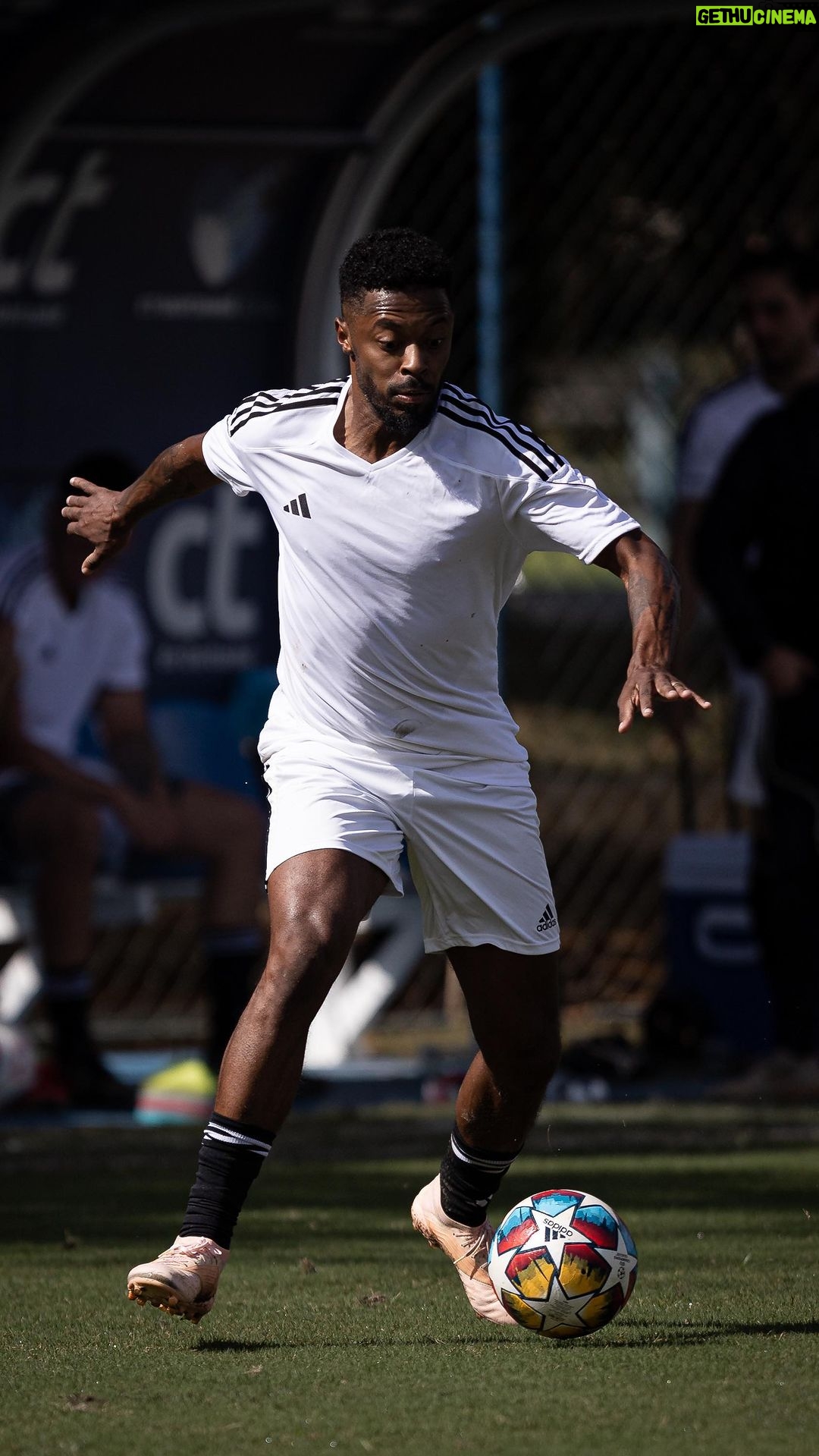 Michel Bastos Instagram - Que prazer, @michelbastos! Seja sempre bem-vinda a Arena Dartanhã! O ex-jogador da Seleção Brasileira também esteve no CT Dartanhã e jogou pela primeira vez na nossa arena! 🤩 Estamos juntos, Michel! #CTDartanhã #Futebol #MarketingEsportivo CT Dartanha