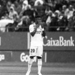 Michel Bastos Instagram - Parece chato para muitos mas não devemos deixar impune e passar despercebido mas um ato de racismo contra @vinijr ! E pior que isso,é ver líderes da @laliga fazendo comentários ridículos 🤮. Eu como ex atleta imagino como está sendo para um atleta de 22 anos apenas com um talento surreal que engrandece o futebol espanhol,não receber o apoio merecido. Mas vc não está sozinho nessa,iremos nos posicionar sim e defender a sua e a nossa causa. Mas do que isso é não punir e não tomar uma providência drástica para que isso em pleno 2023 continue a acontecer, em um lugar que pessoas vão para assistir um espetáculo e acabam estragando com insultos ridículos contra um menino que com certeza sempre sonhou jogar em um estádio cheio aonde todos ali ao invés de o insultar o aplaudir. #nãoracismo ✊🏿✊🏿✊🏿