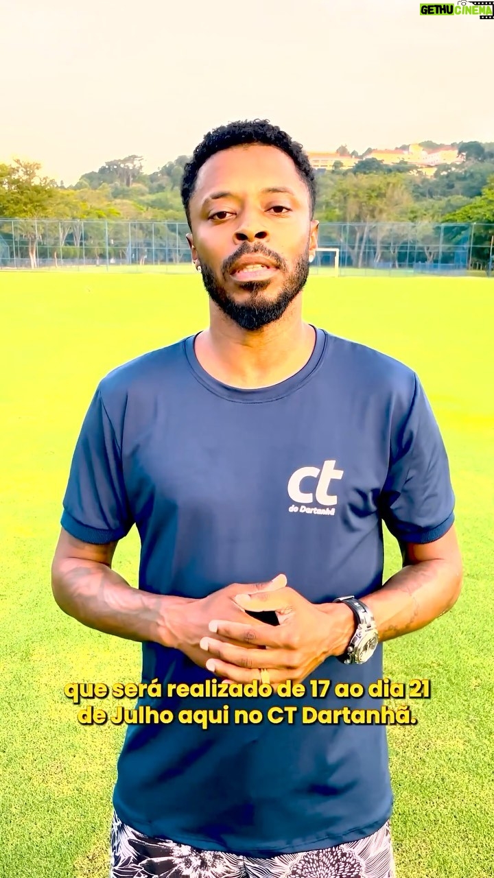 Michel Bastos Instagram - As inscrições para o @thefootball_camp já estão abertas! Uma experiência profissional esportiva em um dos melhores Centros de Treinamento do Brasil (@ctdartanha). Aproveitem para se inscrever e aproveitar o 🚨LOTE PROMOCIONAL 🚨 INSCREVA-SE PELO O LINK NA BIO #TheFootballCamp #CTDartanha #Football #Camp CT Dartanha
