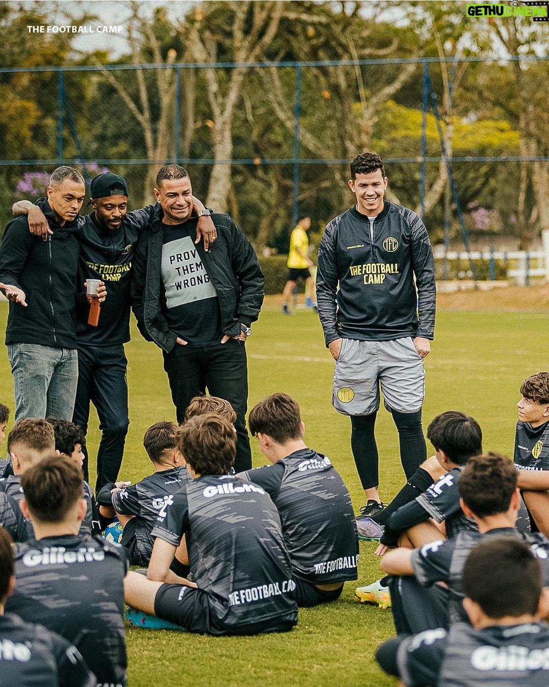 Michel Bastos Instagram - Gratidão a cada coração que fez o The Football Camp brilhar! ⚽️✨ Hoje, queremos expressar nossa profunda gratidão a todos que participaram deste evento inesquecível. Aos atletas, vocês são a essência do nosso camp e a razão de todos os sorrisos e emoções vivenciadas. Vocês são verdadeiros campeões! Agradecemos também ao @ctdartanha por abrir suas portas e oferecer um espaço excepcional para que pudéssemos realizar esse sonho. Aos nossos parceiros, que acreditaram em nosso projeto e nos apoiaram em cada etapa, vocês são peças fundamentais para o sucesso alcançado. Cada detalhe, cada momento de superação e cada abraço de comemoração fortalecem nossos laços e nos enchem de alegria. Vamos lembrar deste dia com carinho e ansiosos pelo que o futuro reserva. Juntos, somos mais fortes e juntos faremos história! 🤝🏆 #TheFootballCamp #Gratidão CT Dartanha