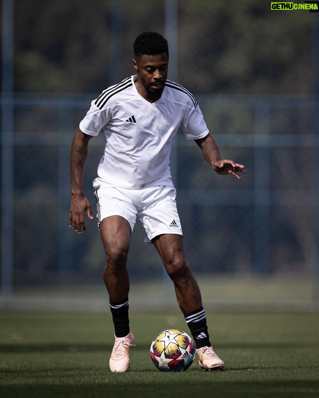 Michel Bastos Instagram - Dia de jogo no @ctdartanha! Sempre bom ta com essa rapaziada ππΎ. Mantivemos a invencibilidade β½οΈ ππΎππΎ