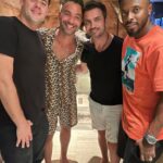 Michel Bastos Instagram - Ontem o sábado foi dia de comemorar o aniversário desse meu brother @marcoluque !! E lá encontro meus irmãos @falcao12oficial e @thiagopereira . Obs: o pai já tinha tomado umas na hora da foto kkkkkkk 🤣✌🏾