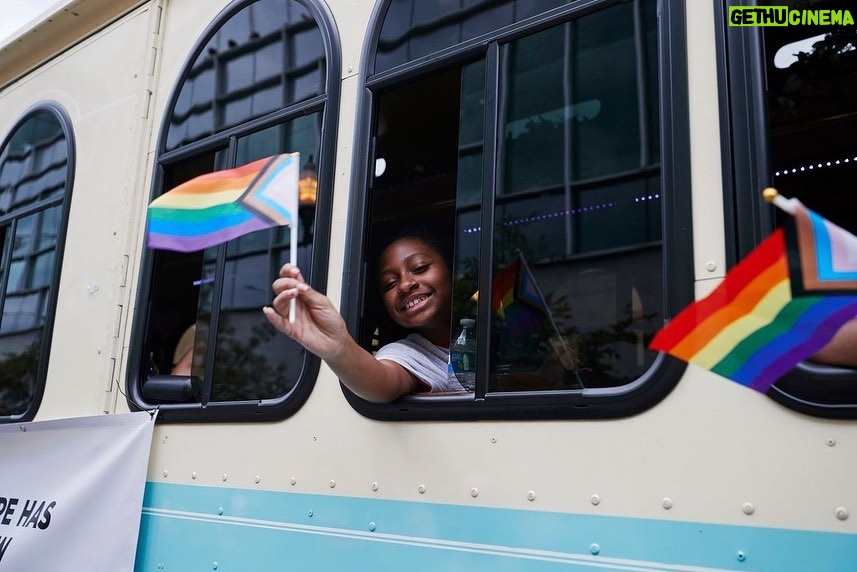 Michelle Obama Instagram - Loved seeing our @ObamaFoundation staff, their families, and folks around my hometown come together for Chicago’s Pride Parade! It’s always such a fun and joyful celebration of the LGBTQ+ community—and a powerful reminder of the progress that’s possible when we come together. Chicago, Illinois