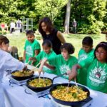 Michelle Obama Instagram - For 17 years, @RachaelRay has brought so much warmth and joy to people’s homes through the @RachaelRayShow. She’s lifted us all up with her energy and infectious laugh—and, not to mention, tasty recipes. Rachael, thank you for always being down for a little adventure with me—from harvesting vegetables in the White House garden to donating meals to those in need through our Pass the Love campaign. Good luck with the journey ahead. I know the next chapter will be just as big as the last! ✨