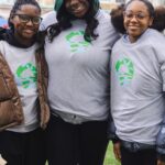 Michelle Obama Instagram - What better way to spend Earth Day than giving back to your hometown! Today, the Obama Foundation hosted three clean-ups across the South Side of Chicago—at Rainbow Beach, Washington Park, and Jackson Park, the future site of the Obama Presidential Center. I’m so grateful to everyone who took time out of their weekend to join in and help out—especially the stellar students from @GirlsOpportunityAlliance, @MBK_Alliance, and our @UrbanAlliance Obama Youth Job Corps interns! We’re so lucky to have young people like them leading the way to protect our planet! 🌎