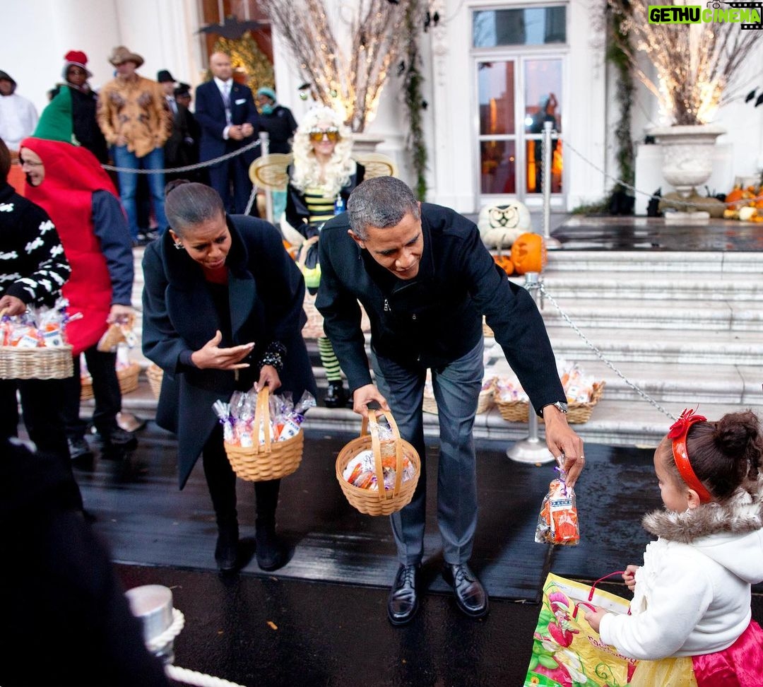 Michelle Obama Instagram - I’ve always loved Halloween—especially when my girls were younger. It was so much fun to watch them dress up in their costumes and fill up their buckets with candy. Of course, like a lot of parents, I sometimes worried about how much candy they’d end up eating by the end of the night—and in the days that followed. So over the years, I developed a strategy for special days like this. Throughout the year, I tried my best to keep sugar to a minimum. Our kids could eat as many fruits and vegetables as they wanted for snacks. I tried to make sure they weren’t eating a lot of added sugars in their diet in general. Having some simple day-to-day ground rules like this had another big benefit, too: It meant that I didn’t mind letting them indulge a bit on nights like Halloween (or birthday parties or other holidays). It’s a strategy that worked well for our family, and I know that other families have found other tactics that work. So this year, our team at @PLEZiNutrition, the kids’ nutrition company that I’m proud to be a co-founder and strategic partner for, put together a few tips (link in bio!) on navigating Halloween from a nutrition perspective. Not every parent will follow the same strategy with their own family, and that’s good—because it means we can learn from one another. So I’m curious—how do you all approach sugar consumption with your kids on Halloween? Let me know in the comments!