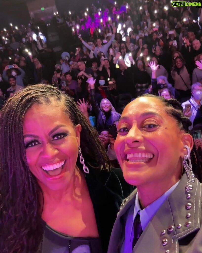 Michelle Obama Instagram - Always a good time when I’m with @TraceeEllisRoss! To everyone who joined us, thank you for making this such a fun show. #TheLightWeCarry ✨ San Francisco, California