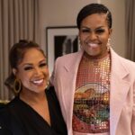 Michelle Obama Instagram - Had so much fun talking with @ValWarnerTV about everything from the importance of having a good group of friends at our Kitchen Table to parenting and a whole lot more—all things that I discuss in my new book, #TheLightWeCarry. Watch the interview on @WindyCityLive at abc7chicago.com!